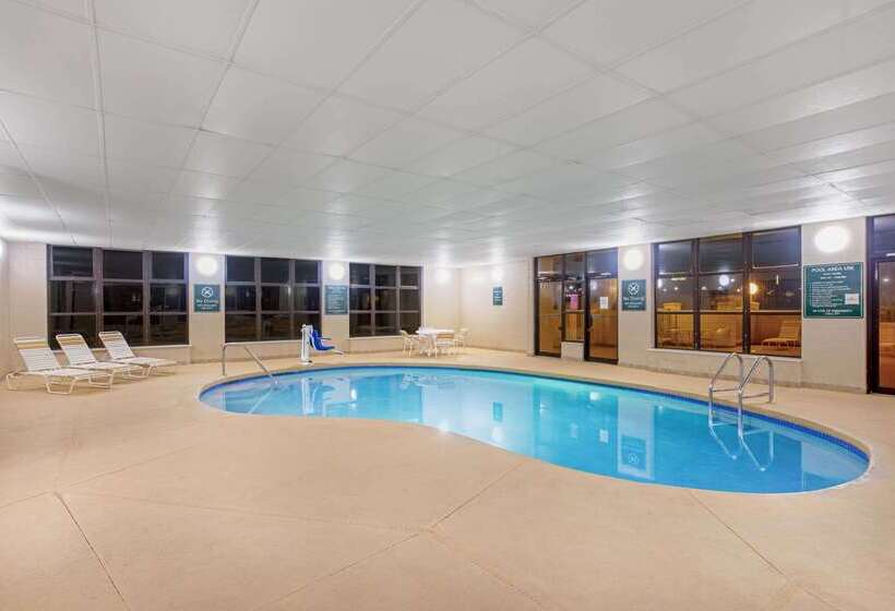 هتل La Quinta By Wyndham Des Moines West Clive