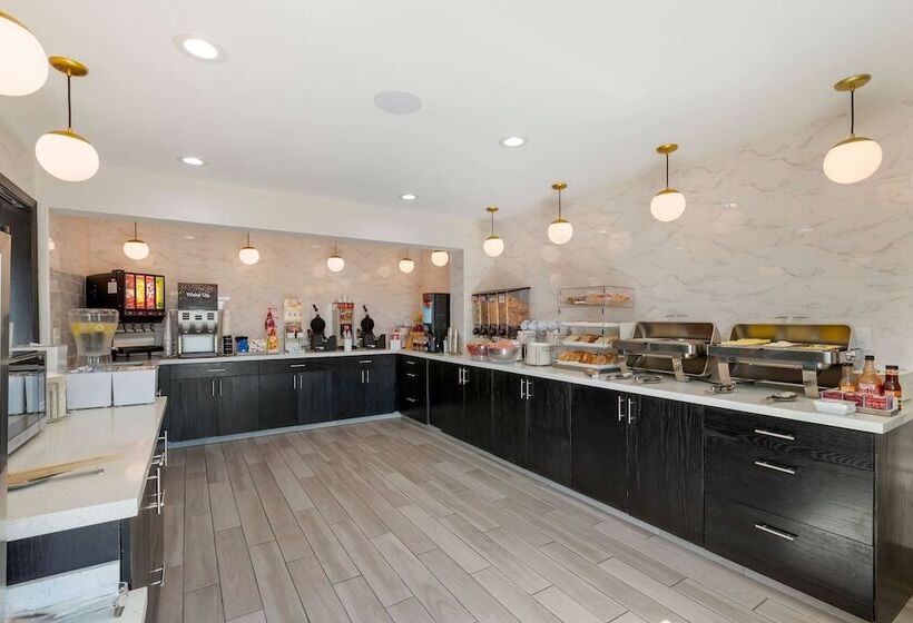 هتل La Quinta By Wyndham Des Moines West Clive