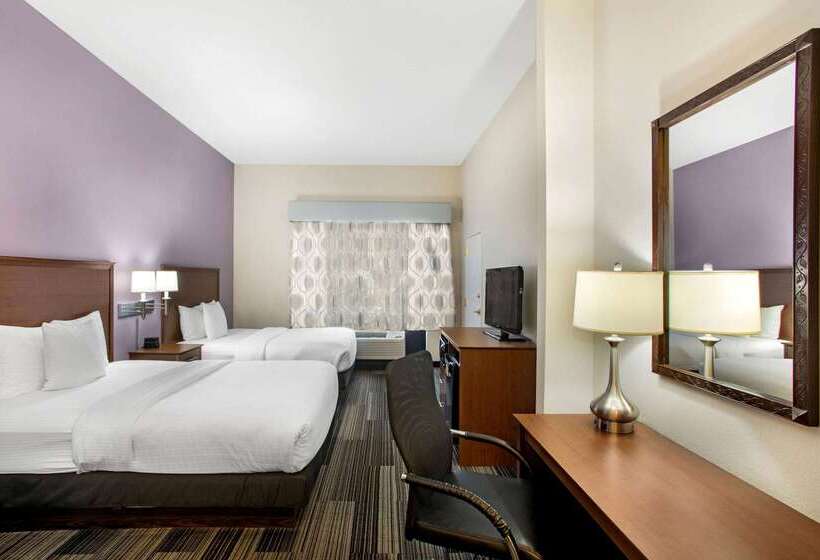 בית מלון כפרי La Quinta Inn & Suites By Wyndham Springfield Airport Plaza