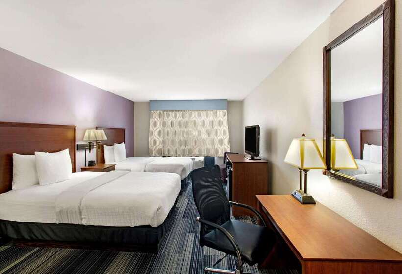 هتل La Quinta Inn & Suites By Wyndham Springfield Airport Plaza