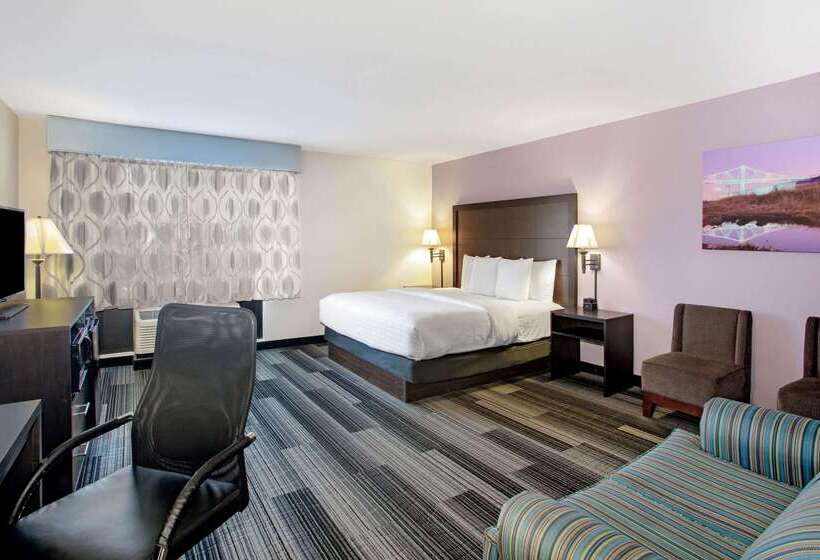هتل La Quinta Inn & Suites By Wyndham Springfield Airport Plaza