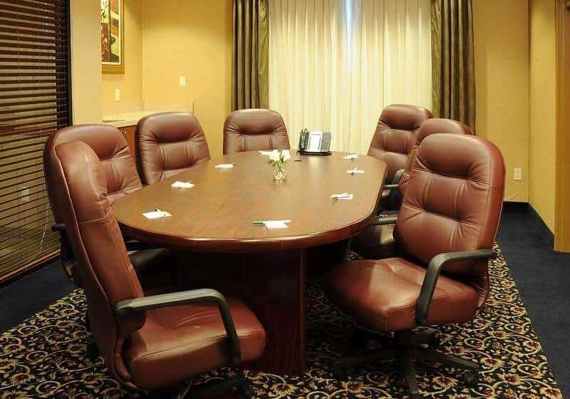 هتل La Quinta Inn & Suites By Wyndham Springfield Airport Plaza
