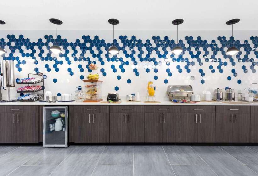 בית מלון כפרי La Quinta By Wyndham Tampa Central