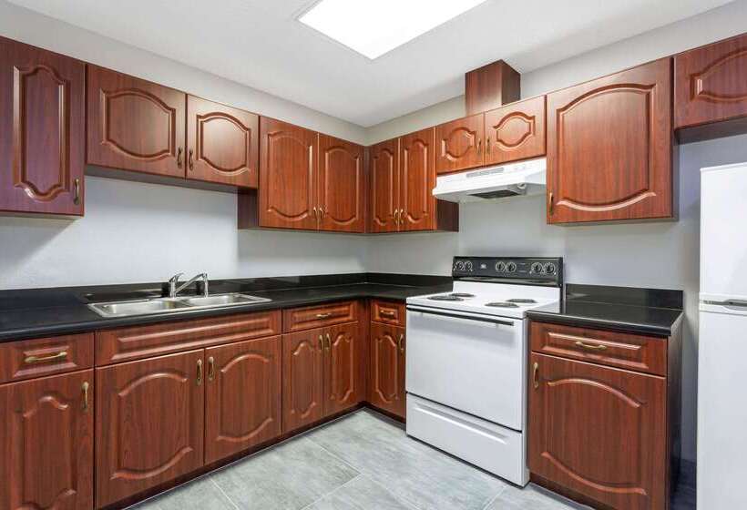 בית מלון כפרי La Quinta By Wyndham Tampa Central