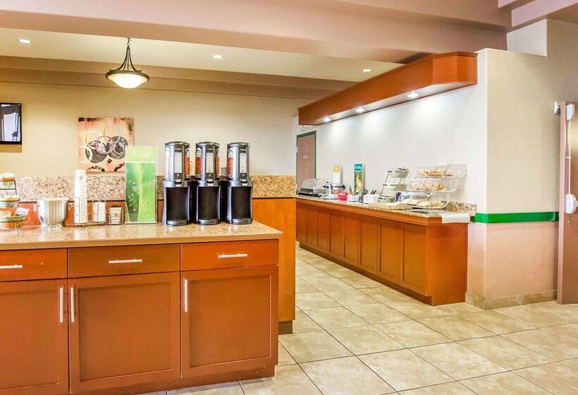 בית מלון כפרי Quality Inn & Suites