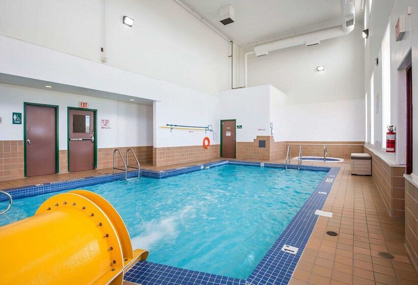 בית מלון כפרי Quality Inn & Suites
