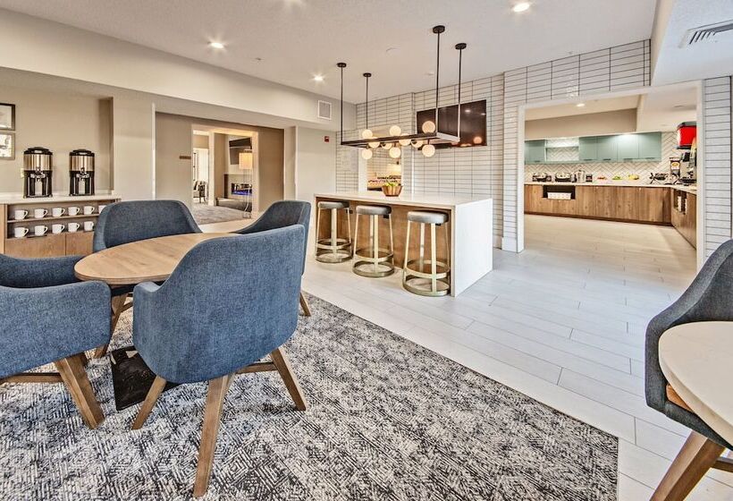 هتل Staybridge Suites   Cedar Rapids North, An Ihg