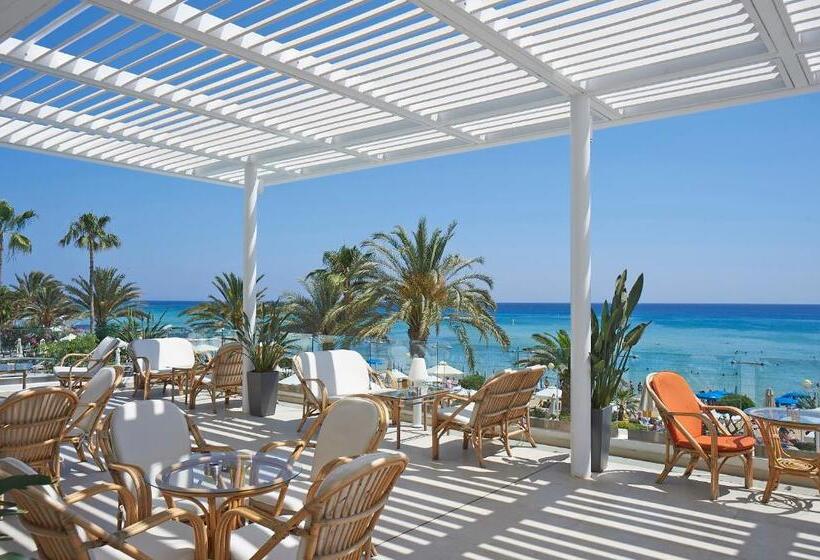 هتل Sunrise Beach