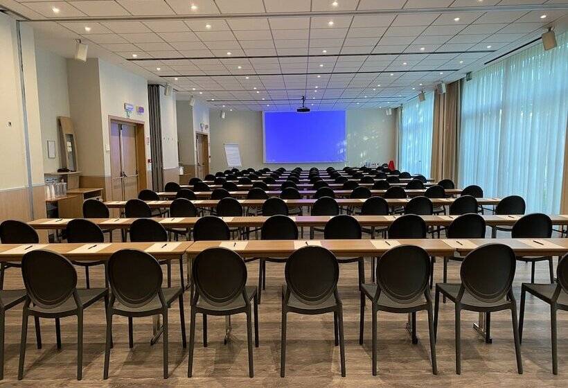 Отель The Sydney