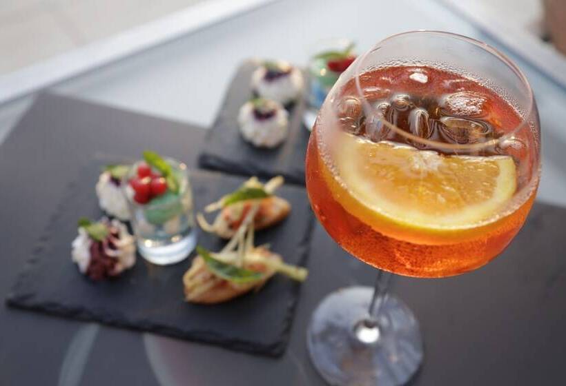 Отель The Sydney