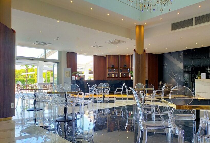 Отель The Sydney