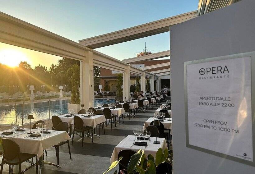 Отель The Sydney