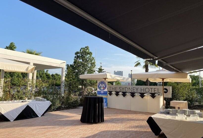 Отель The Sydney