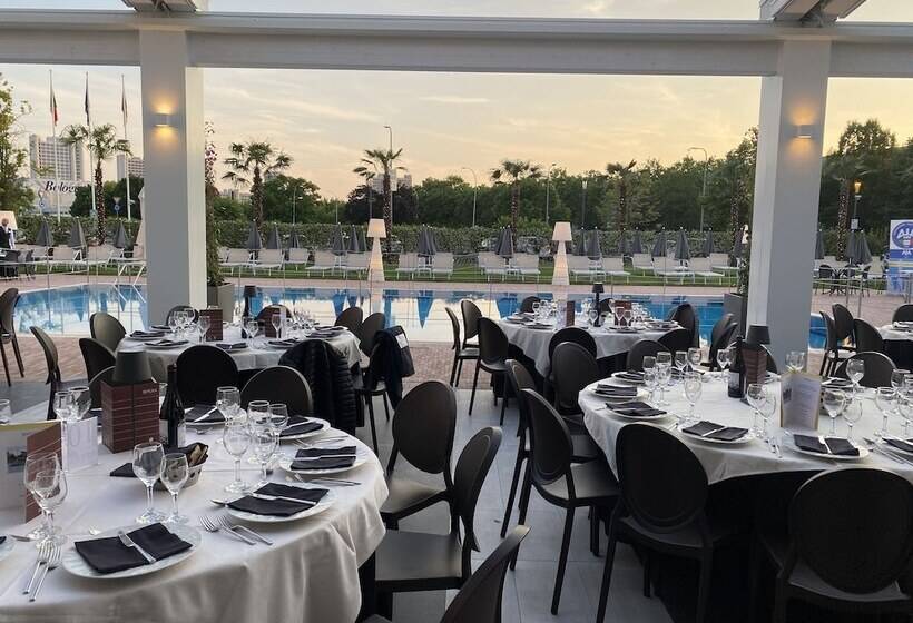 Отель The Sydney