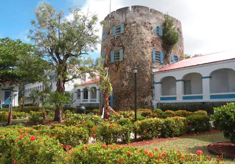 هتل Castle Villas At Bluebeard S