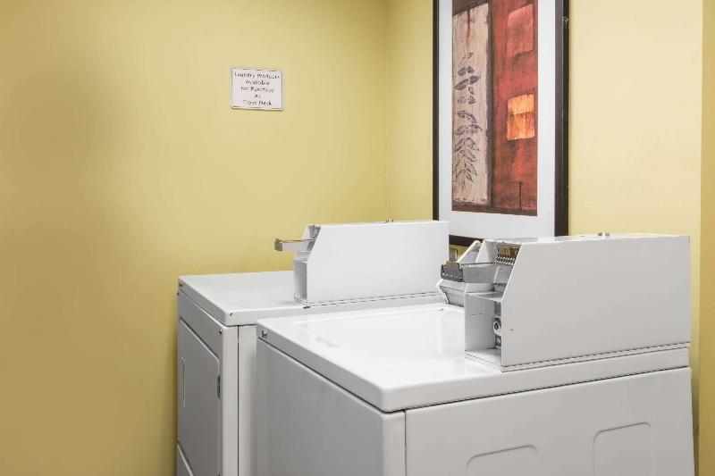 فندق Days Inn & Suites By Wyndham Fort Pierce I95