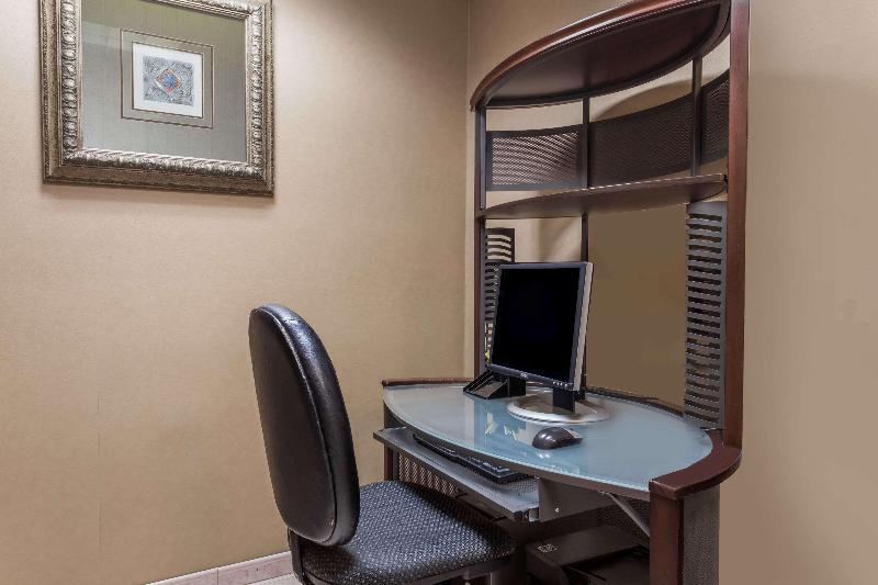 فندق Days Inn & Suites By Wyndham Fort Pierce I95