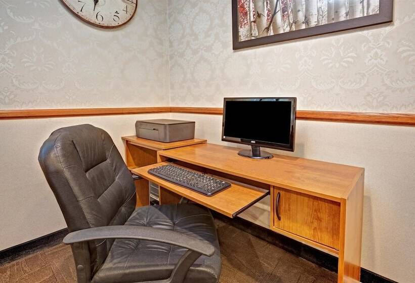 בית מלון כפרי Days Inn & Suites By Wyndham Monroe