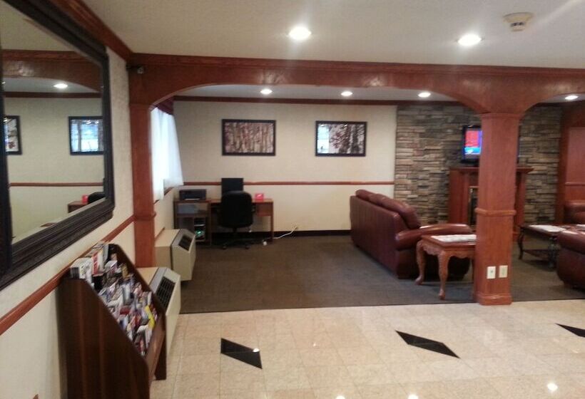Отель Days Inn & Suites By Wyndham Monroe