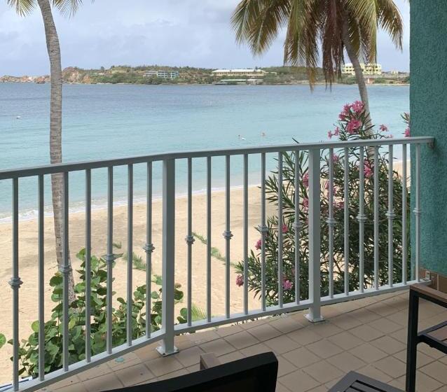 هتل Emerald Beach Resort