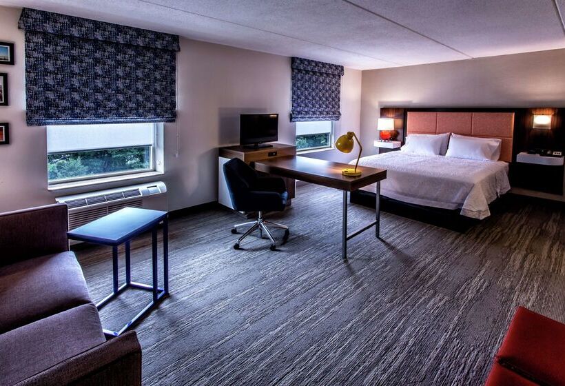 هتل Hampton Inn & Suites Staten Island