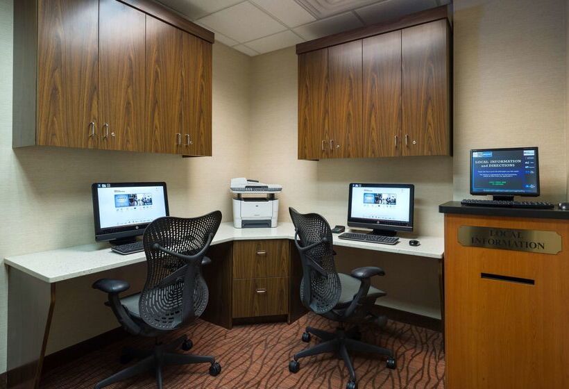 هتل Hilton Garden Inn Edison/raritan Center