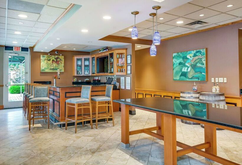 هتل Hilton Garden Inn Louisville Airport