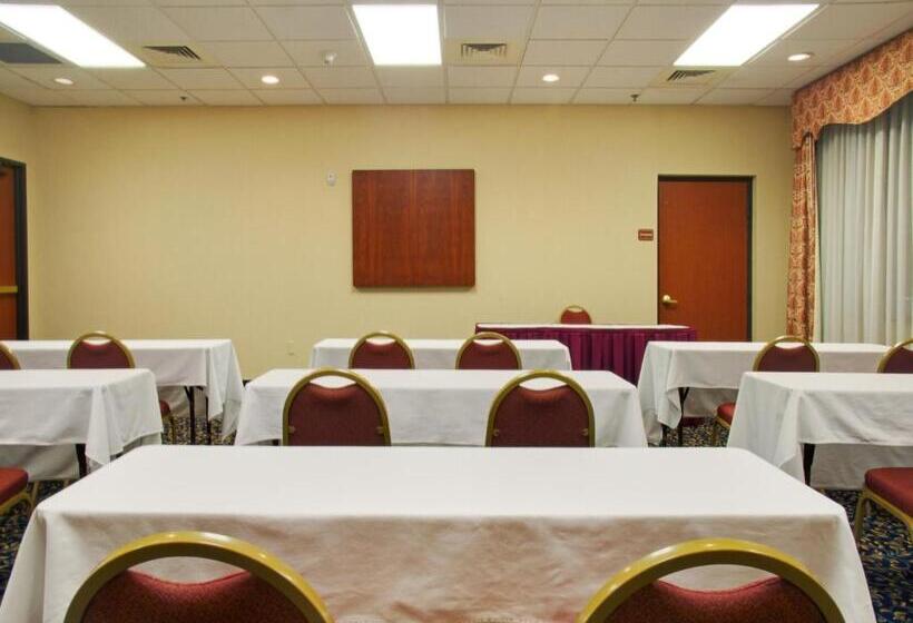 هتل Holiday Inn Express & Suites Houston   Memorial Park Area, An Ihg
