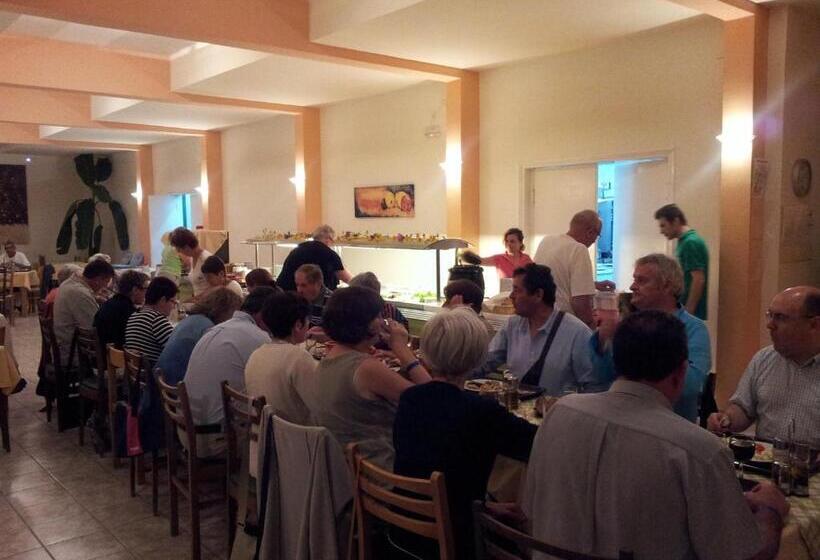 ホテル Ipsos Beach