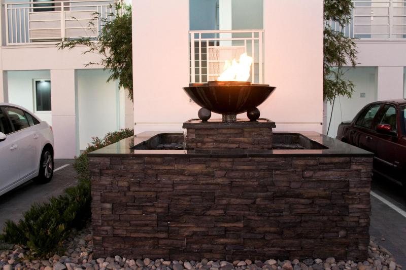 فندق La Breeze Inn & Suites