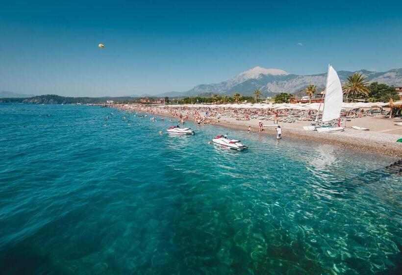 هتل L'Oceanica Beach Resort