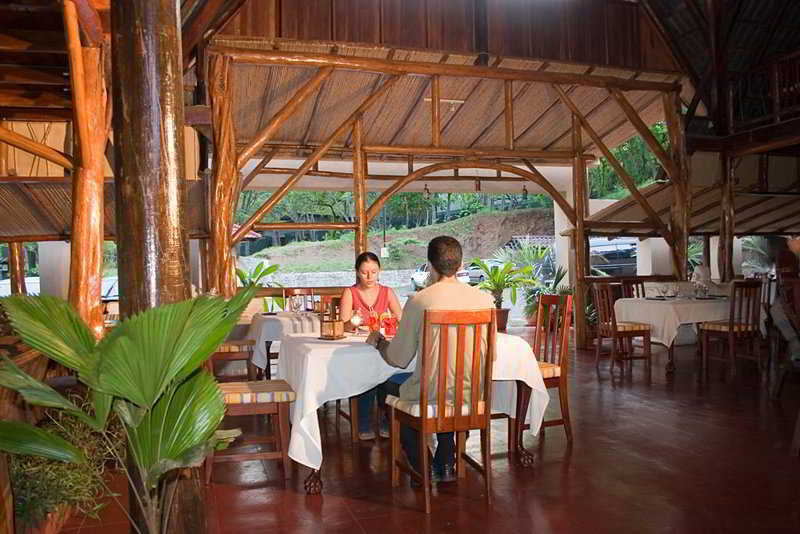 Hotel Vista Bahía Beach Resort