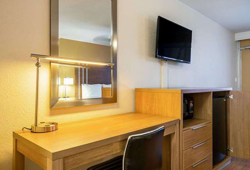 هتل Quality Inn & Suites Airport Cruise Port Hollywood
