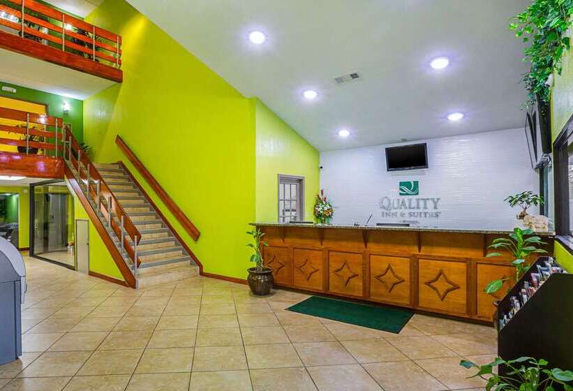 هتل Quality Inn & Suites Near Six Flags East