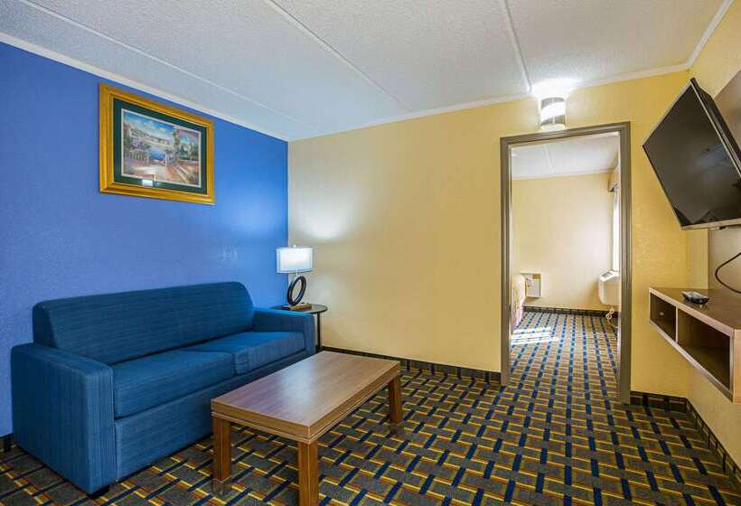 هتل Quality Inn & Suites Near Six Flags East