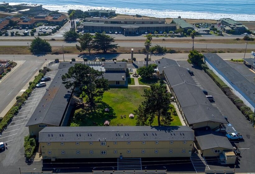 Silver Surf Motel
