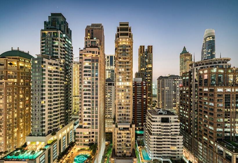 Отель Urbana Langsuan