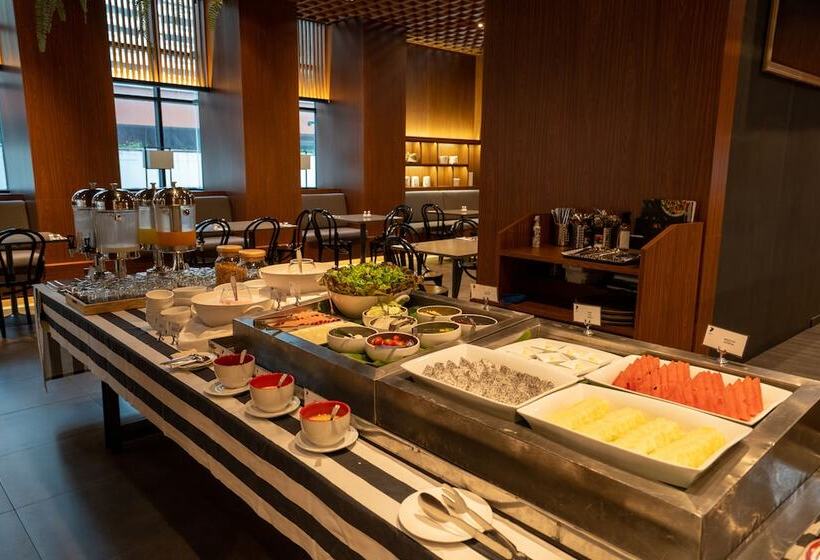 Отель Urbana Langsuan