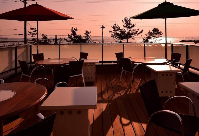 هتل The Retreat Mikuni