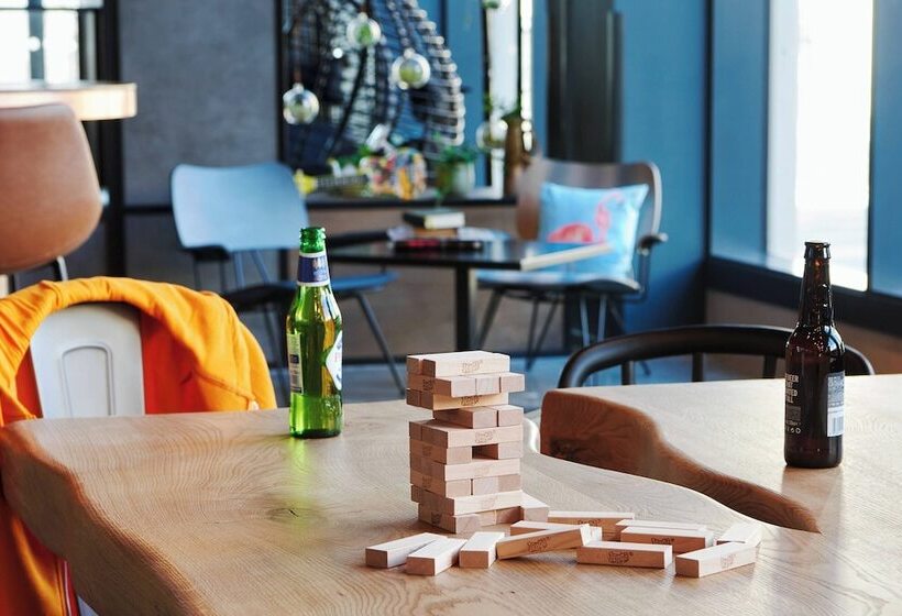 בית מלון כפרי Moxy Edinburgh Fountainbridge