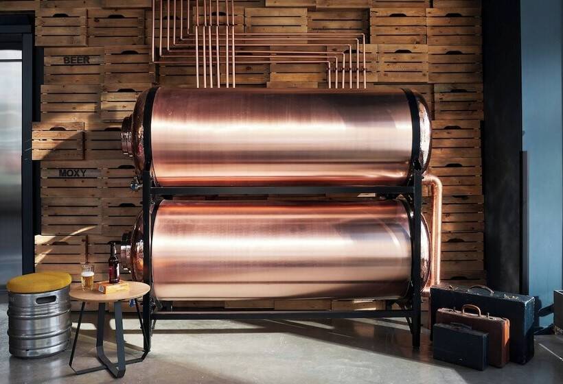 בית מלון כפרי Moxy Edinburgh Fountainbridge