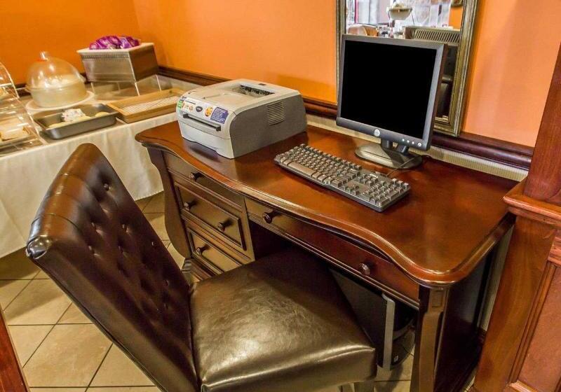 בית מלון כפרי Americas Best Value Inn Torrington Ct