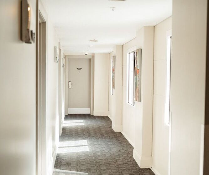 Auckland City Hotel   Hobson St