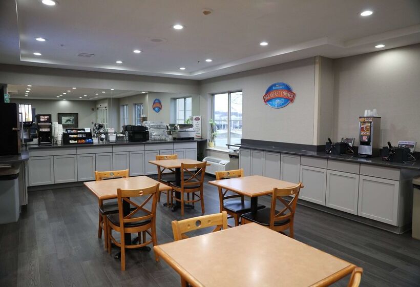 Отель Baymont By Wyndham Rockford