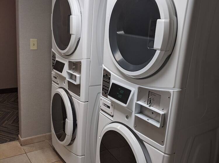 Отель Baymont By Wyndham Rockford