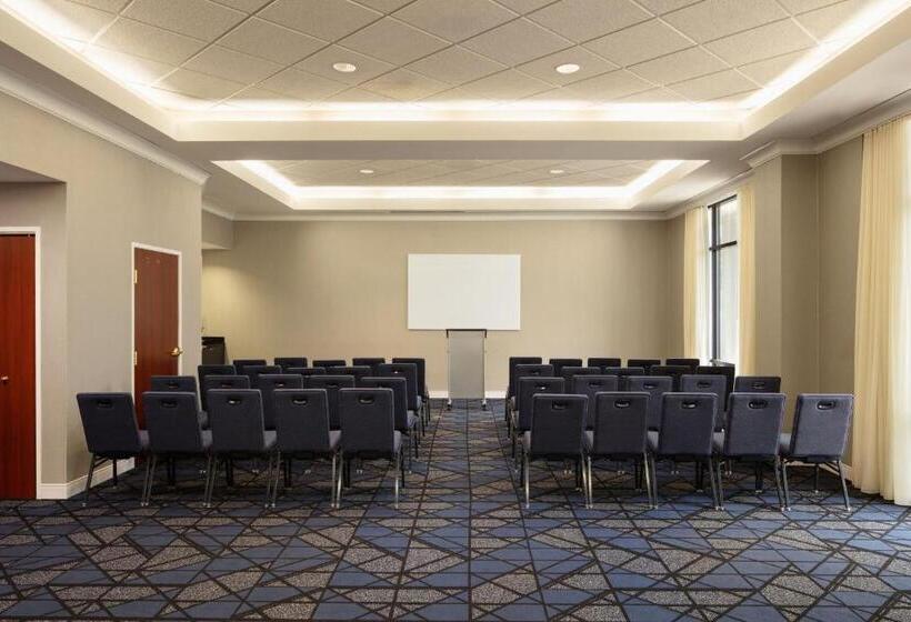 هتل Courtyard Louisville Airport