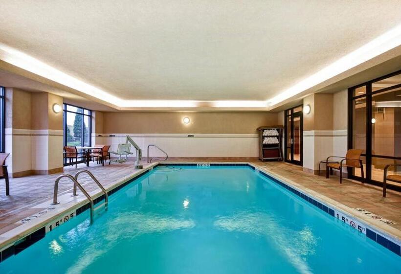 هتل Courtyard Louisville Airport