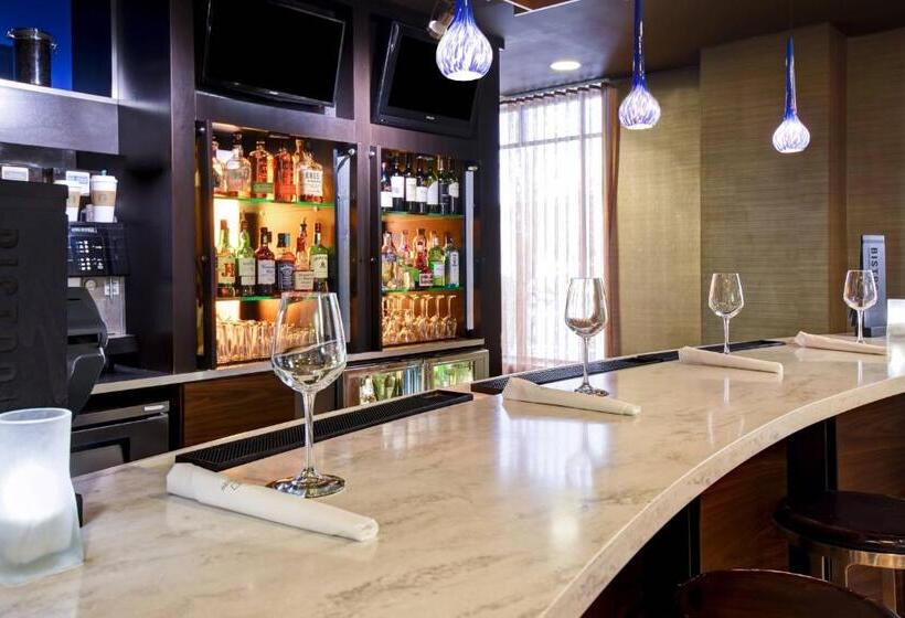 هتل Courtyard Louisville Airport