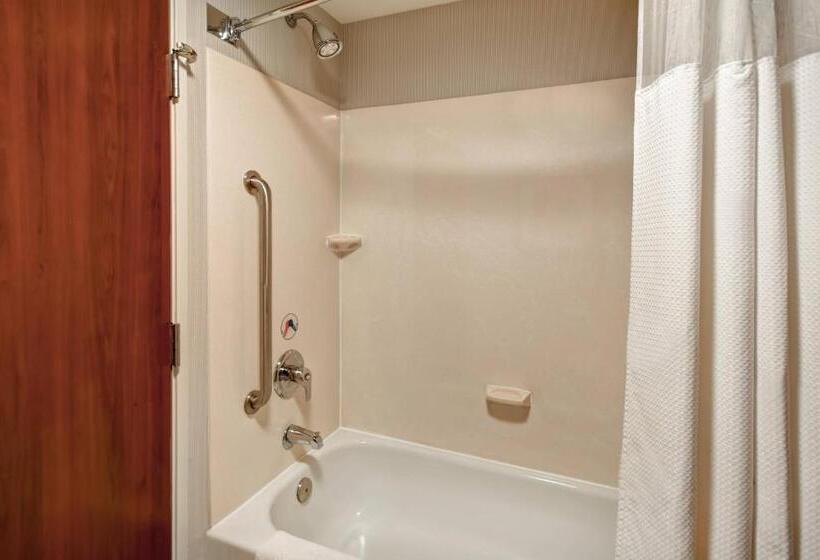 هتل Courtyard Louisville Airport