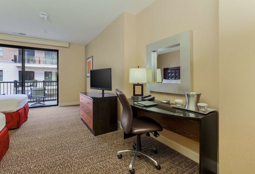 هتل Hilton Promenade At Branson Landing